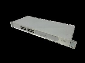 16 portovy 3COM RACK Switch 10/100 - 2