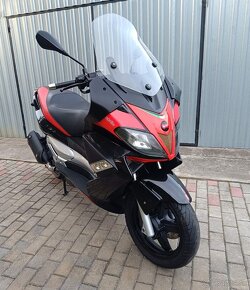 Aprilia SR max 125 i - 2