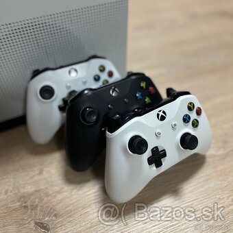 PREDANÉ Xbox One S 500GB + 3 ovládače + stojan - 2