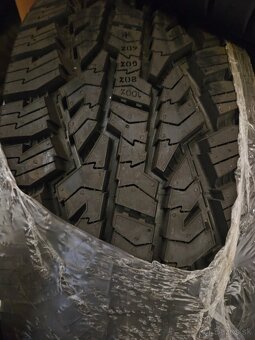 31x10,5 R15 Pneumatiky Nokian - 2