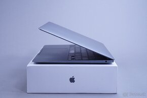 ZÁRUKA/Macbook Air 13.3"/M1 (8 CORE /8GB RAM/256GB SSD - 2