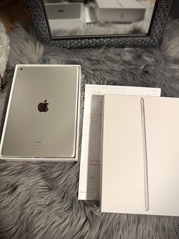 Predám Apple IPad 8.gen 2021 SILVER 32gb, TOP stav, FAKTÚRA - 2