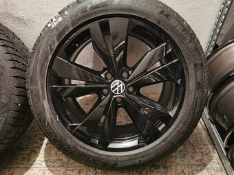 VW ID. Buzz - originál 19" alu so zimnými pneu 7+ mm DOT 23 - 2