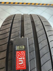 Predám 2ks 235/50 R17 MICHELIN - 2