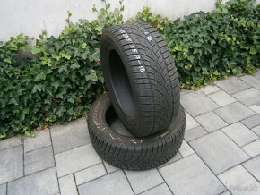 Predám 2x zimné pneu Dunlop 235/55 R17 99HXL - 2