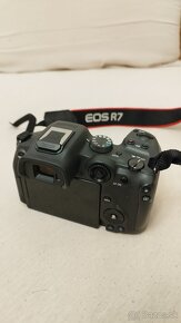 Canon EOS R7 - 2