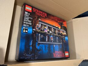 LEGO 75810 Stranger Things, The Upside Down - 2