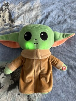 Svietiaci plyšak baby yoda - 2