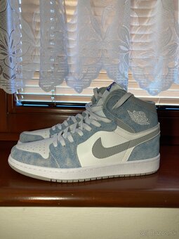 Jordan 1 Hyper Royal Smoke Grey - 2