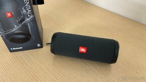 JBL FLIP ESSENTIAL 2 SIVÝ - 2