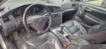 Lacno rozpredám Volvo S60 2001-2010 na náhradné diely - 2