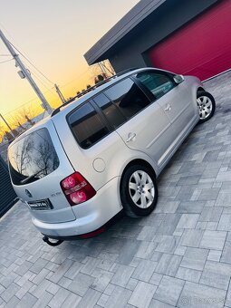 Volkswagen Touran DSG 2.0tdi 103kw - 2