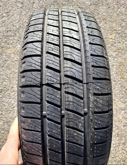 215/60 R17  C Goodyear  CELOROČNÉ - 2