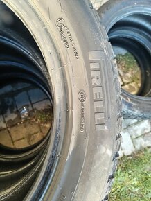 Predám zimné pneumatiky Pirelli 215/55R17 98V - 2