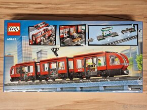 Lego City 60423 Električka a zastávka v centre mesta - 2