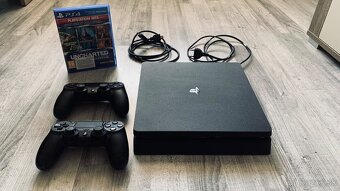 PlayStation 4 Slim 1TB + 2ks DualShock ovládač + Uncharted - 2