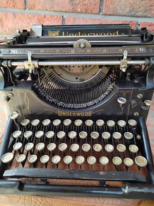 Písací stroj značky Underwood - 2