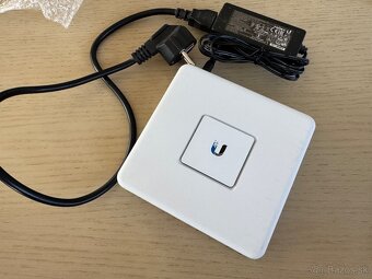 Ubiquiti UniFi Security Gateway USG 3P - 2