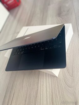 Predám takmer nový MacBook Air M2 čip 8gb/254gb - 2