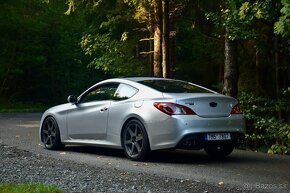 Hyundai Genesis coupe 3.8 V6 manál - 2