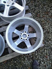 16" sada alu TOYOTA AURIS,COROLLA + zimné pneu 205/55 16. - 2