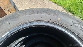 225/60R18 104W - 2