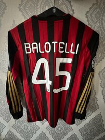 Mário Balotelli 45 AC Milan - 2