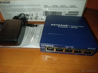 5-port gigabit Ethernet unmanaged switch - 2