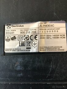 Predám funkčný vysávač Electrolux -eeq31 za 40e - 2