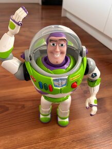 Toy story 4- Buzz lightyear - svieti, rozpráva, hýbe sa - 2