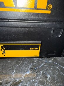 kladivo DeWalt D25134K - 2