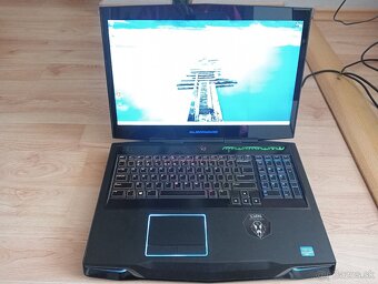 rozpredám na diely notebook Dell Alienware M17x - 2