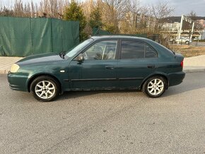 Hyundai Accent 1,4 benzin 185000km - 2