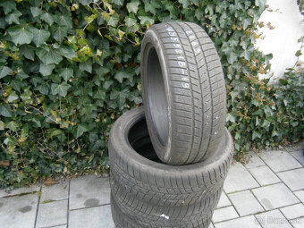 Predám 4x zimné pneu Barum 215/50 R18 92VXL - 2