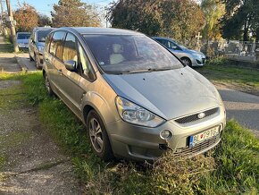 Nepojazdny Ford Smax - 2