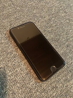 iPhone SE 2022 64gb čierny - 2