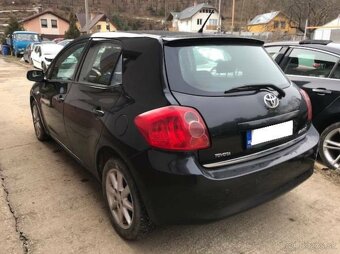 Rozpredám na náhradné diely Toyota Auris - 2