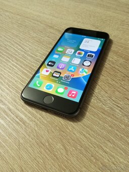 iPhone 8 / 64GB Super stav - 2