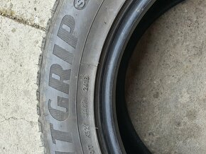 Good year 225/65 R17 - 2