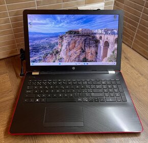 HP 15-bw052nc / AMD A9-9420 / 8GB RAM / 240GB SSD / 15,6" - 2