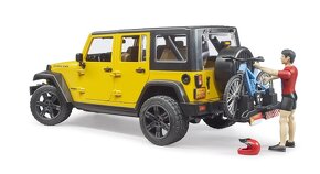 Bruder Jeep Wrangler Rubicon s cyklistom a okolo - 2