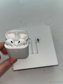 AirPods (1 generácia tuším) - 2