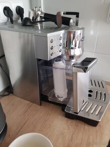 Kavovar Delonghi - 2