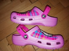 ružové Crocs Hello Kitty. veľkosť 33 až 34 - 2