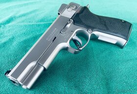 Smith & Wesson .45ACP - 2