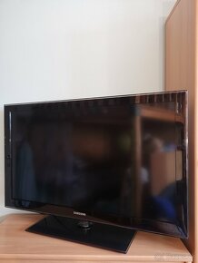 40" (102cm) Samsung LCD TV - 2