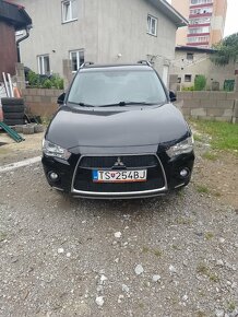 Mitsubishi Outlander - 2