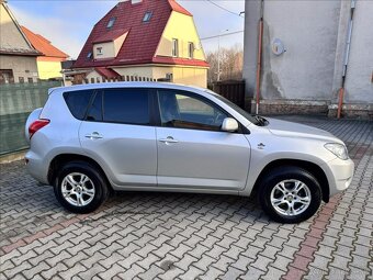 Toyota RAV4 2.0 112kW 2007 193998km 1.majitel bez koroze - 2