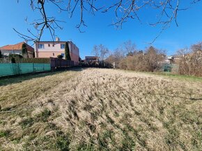 Stavebné pozemky v centre Veľkého Lapáša - 1000m2 - 2