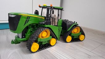 Pásový traktor- pásák John Deere  Bruder - 2